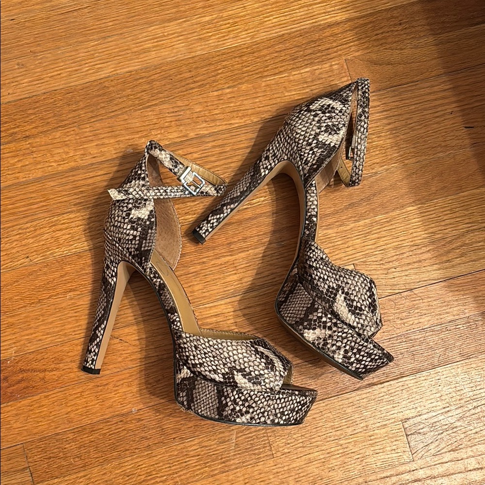 Jessica Simpson Brown Chic  snake Heels